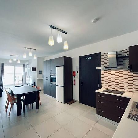 Stylish Modern Central Apartment 4 Paceville Сент Джулианс Экстерьер фото